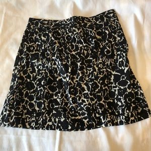 Ann Taylor Loft skirt black white print size 4